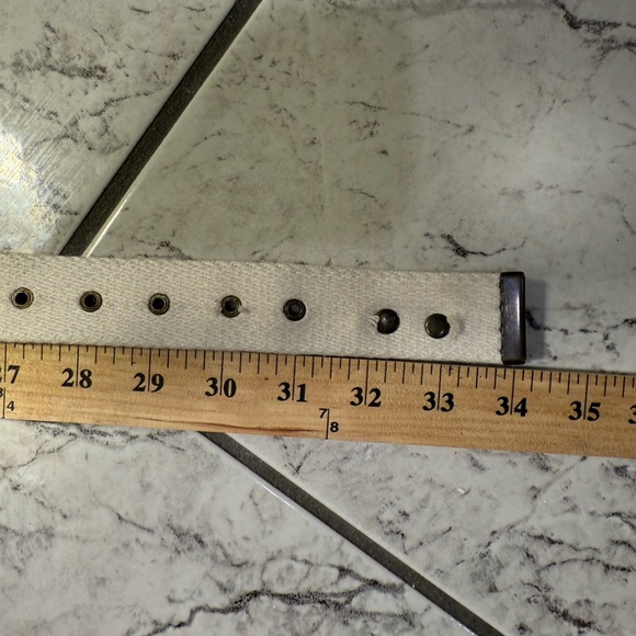 Vintage Liz Claiborne White Canvas Belt w/ Brass Animal Accents – Medium 35” - Picture 5 of 5